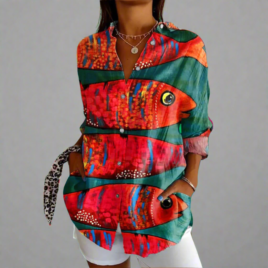 "Elegant kvindebluse i luksuriøst blødt materiale med håndlavede detaljer og klassisk design."