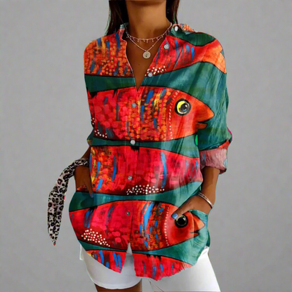 "Elegant kvindebluse i luksuriøst blødt materiale med håndlavede detaljer og klassisk design."