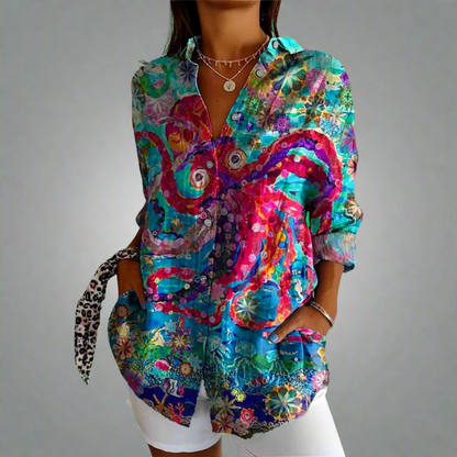 "Elegant kvindebluse i luksuriøst blødt materiale med håndlavede detaljer og klassisk design."