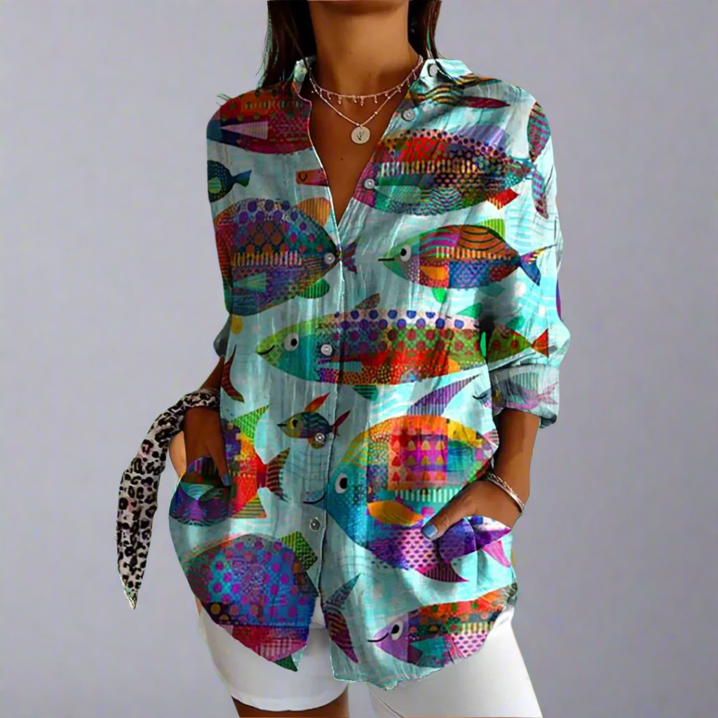 "Elegant kvindebluse i luksuriøst blødt materiale med håndlavede detaljer og klassisk design."