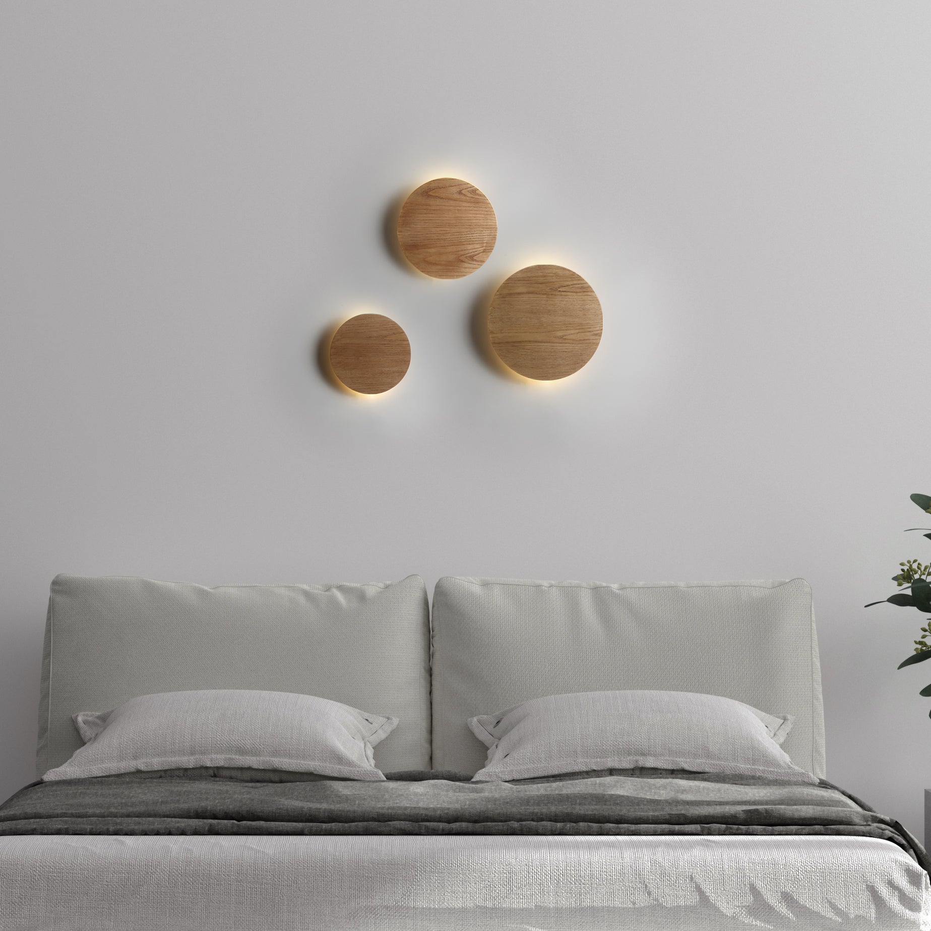 "Elegant Lori væglampe i Ø20, naturligt egetræ med LED lys, rund form, tidløst design, stemningsfuld belysning"