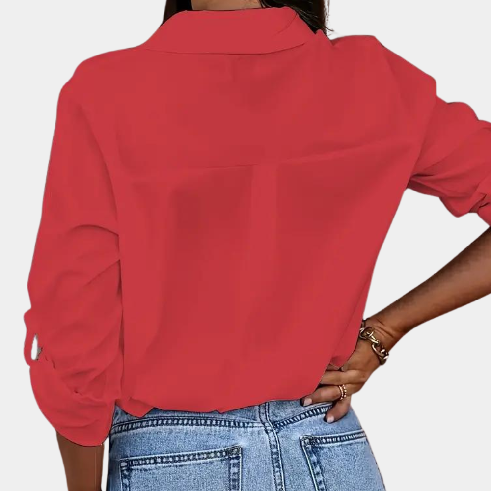 "Elegant lyseblå langærmet bluse til kvinder, feminin og behagelig, perfekt til hverdag og festlige lejligheder."