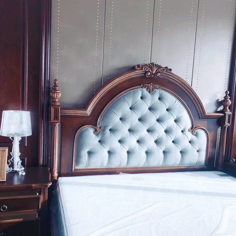 "Elegant moderne bordlampe med stilfuldt design, klar linjer og blød lysstyrke; ideel til luksuriøs indretning."