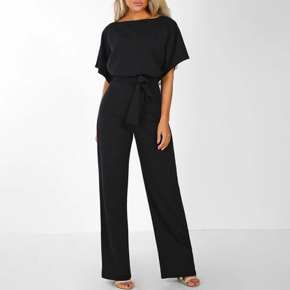 "Elegant mørkeblå kvinders jumpsuit med flatterende silhuet, perfekt til både hverdag og formelle anledninger."