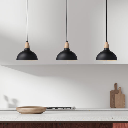 "Elegant Oak pendel lampe Ø19 i lyst træ og sort, stilrent design til moderne og klassiske indretninger, Ø19 cm."