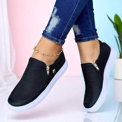 "Elegant ortopædisk sko til kvinder med blød sål, letvægtsdesign, perfekt til hverdag og arbejde, set fra siden."