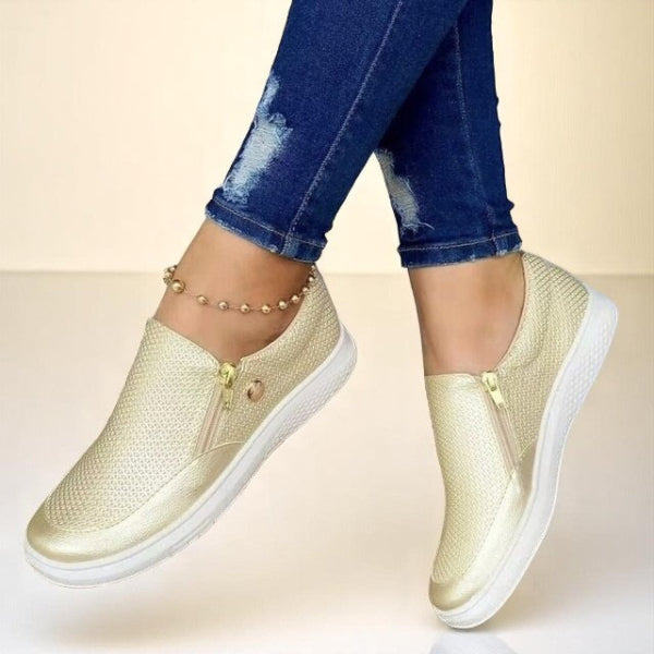 "Elegant ortopædisk sko til kvinder med blød sål, letvægtsdesign, perfekt til hverdag og arbejde, set fra siden."