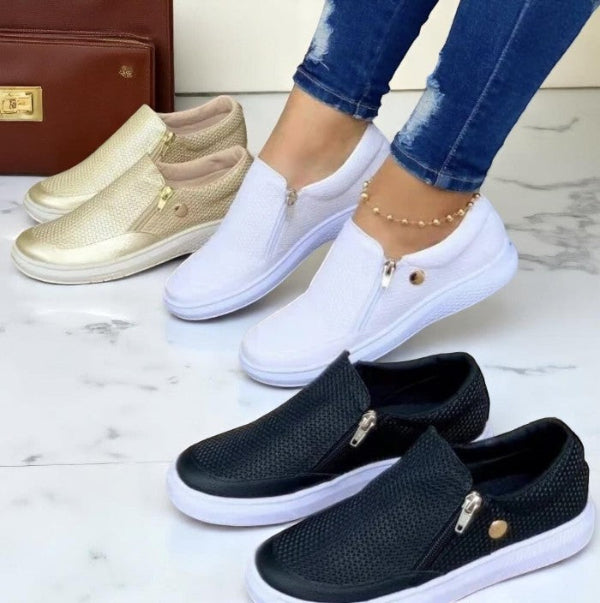 "Elegant ortopædisk sko til kvinder med blød sål, letvægtsdesign, perfekt til hverdag og arbejde, set fra siden."