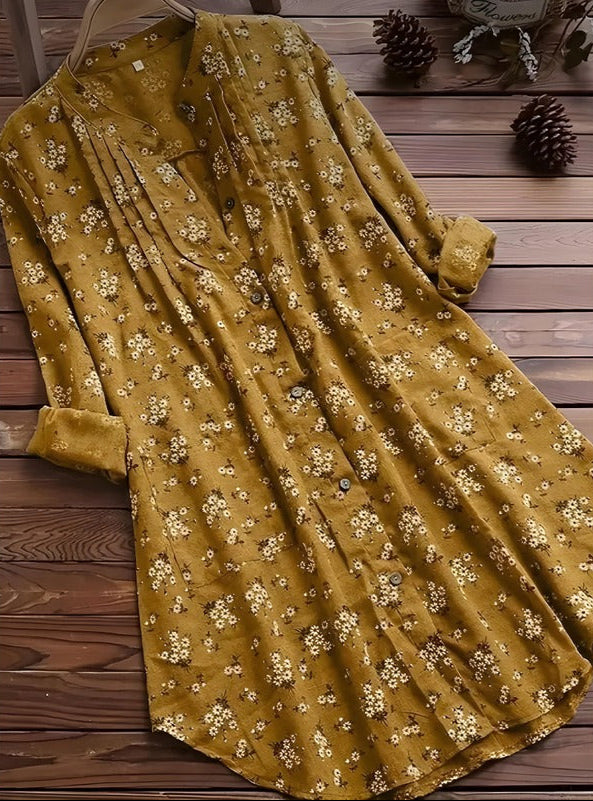 "Elegant sommerbluse i bomuld med blomstermønster, omvendt krave og løs pasform. Perfekt til feminint sommerlook."