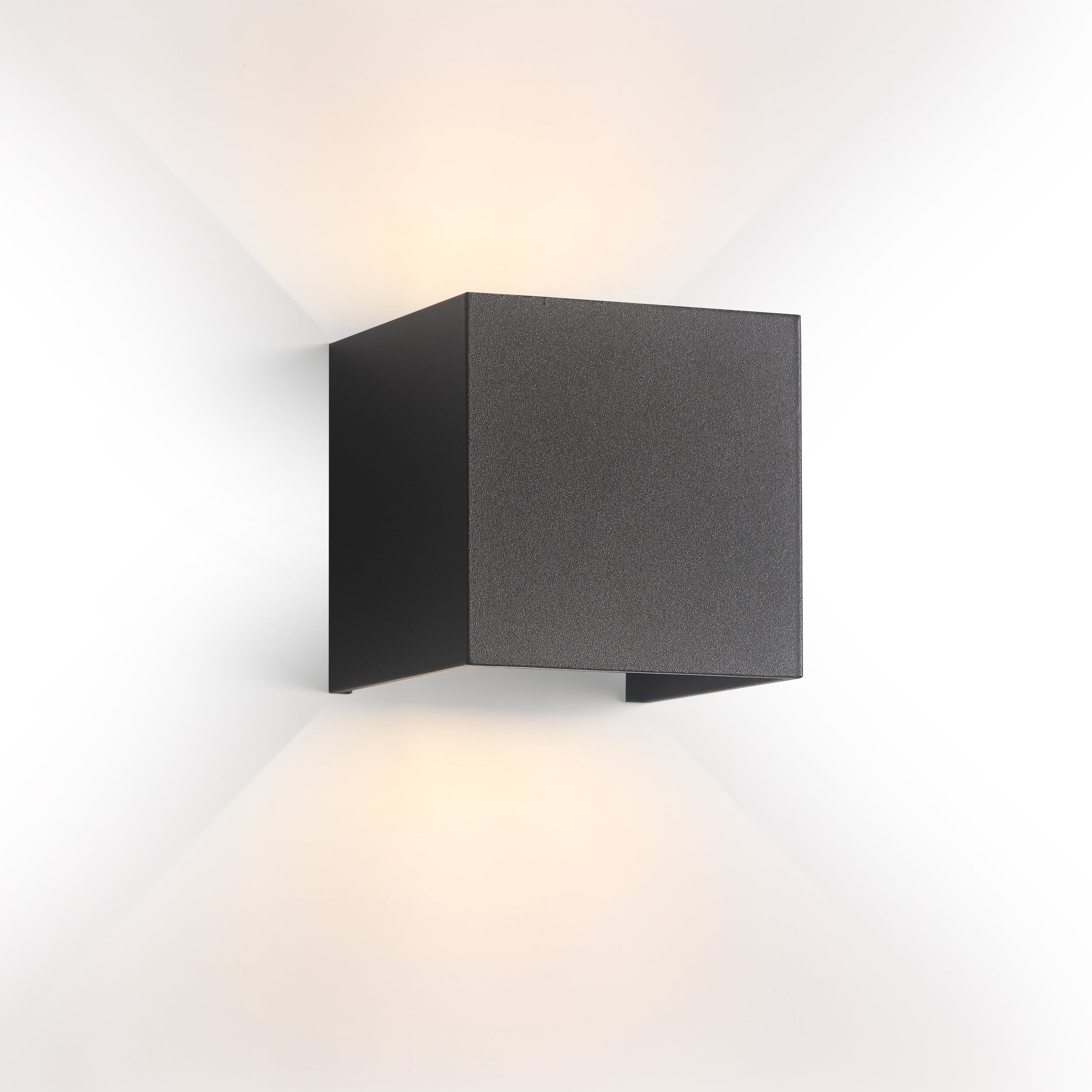 "Elegant sort udendørs LED væglampe, IP65, 6W med justerbar dobbeltlysstråle for facade og terrasse belysning."