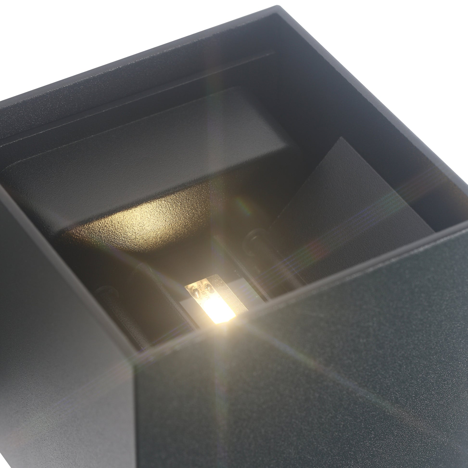 "Elegant sort udendørs LED væglampe, IP65, 6W med justerbar dobbeltlysstråle for facade og terrasse belysning."