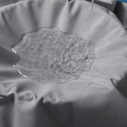 "Elegant SunStopper™ solskærm på terrasse. Vandtæt 420D polyester, UV-beskyttelse, rektangulær form, nem installation."