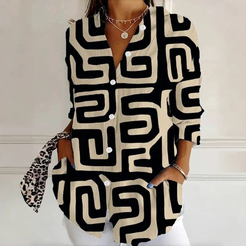 Elegante bluse i åndbar bomuld med stilfuldt mønster, flatterende snit, ideel til hverdag og særlige anledninger.