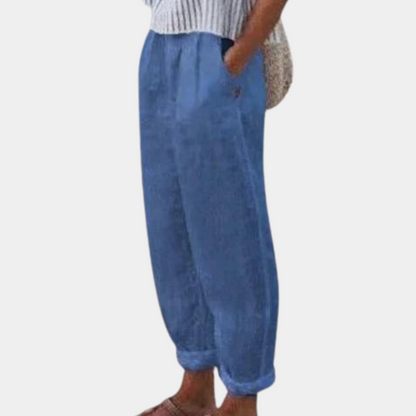 "Elegante forårsbukser til kvinder med høj talje, lige ben, elastisk linning og praktiske lommer, set forfra."