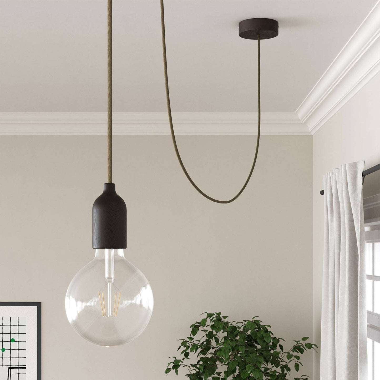 "Fleksibel stofledning i elegant mørk jute viskose til hjemmedekor, perfekt til moderne og klassiske lamper."