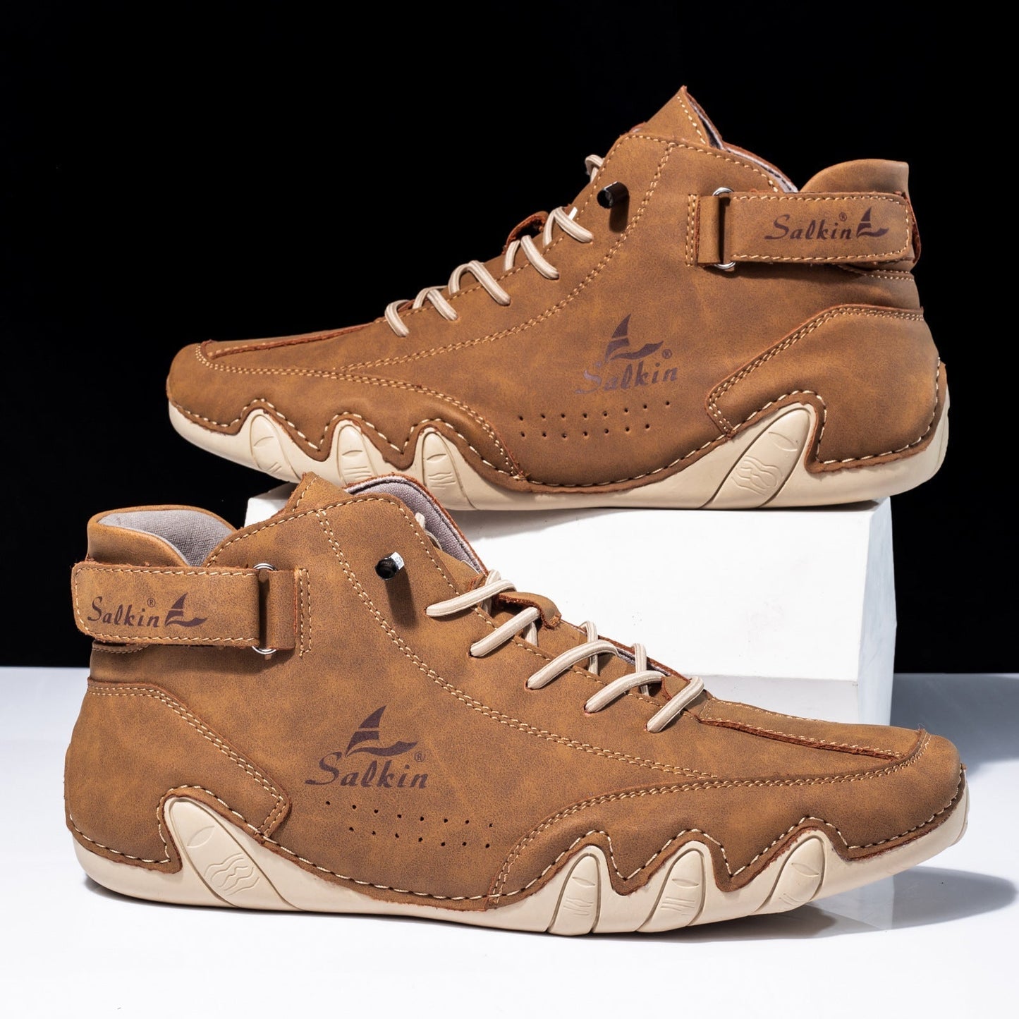 "Fleksible og letvægtige barfodssko til kvinder, grå og mørkeblå, designet til naturlig bevægelse ved udendørs aktiviteter."