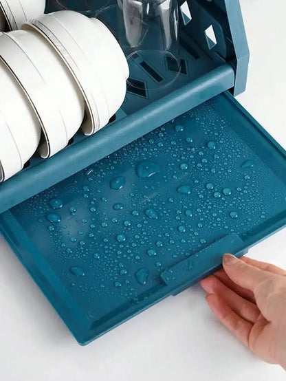 "Foldbart opvaskestativ i beige, blå eller sort, pladsbesparende og elegant til organisering af køkkenartikler."