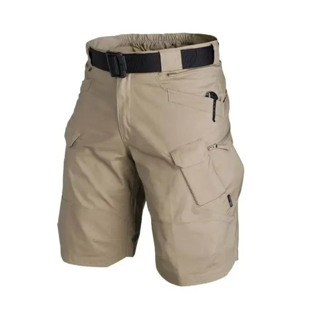 Grønne outdoor cargo shorts til mænd, holdbart polyester med lynlåslommer, perfekt til udendørs eventyr.