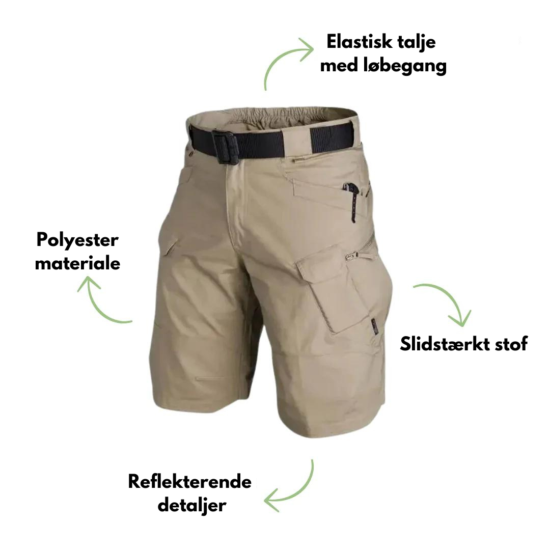 Grønne outdoor cargo shorts til mænd, holdbart polyester med lynlåslommer, perfekt til udendørs eventyr.