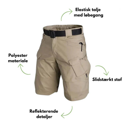 Grønne outdoor cargo shorts til mænd, holdbart polyester med lynlåslommer, perfekt til udendørs eventyr.