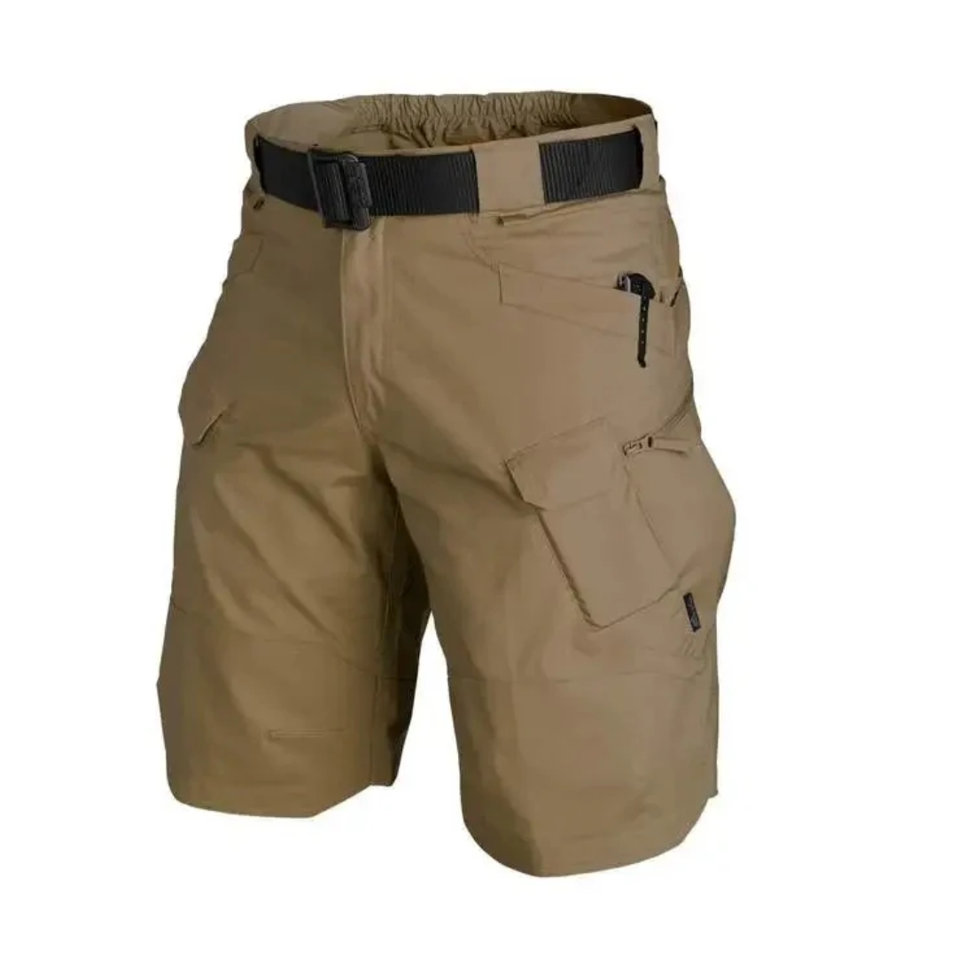 Grønne outdoor cargo shorts til mænd, holdbart polyester med lynlåslommer, perfekt til udendørs eventyr.