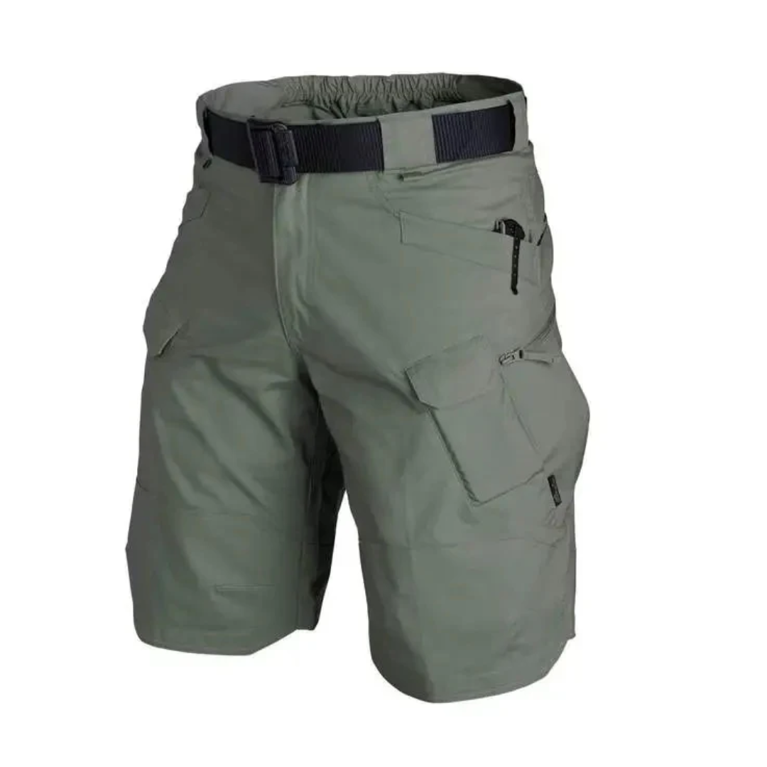 Grønne outdoor cargo shorts til mænd, holdbart polyester med lynlåslommer, perfekt til udendørs eventyr.