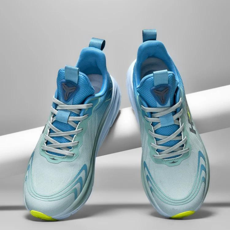 "Hokz Carbon ortopædisk lyseblå løbesko til mænd med støddæmpende sål for maksimal komfort og stil."