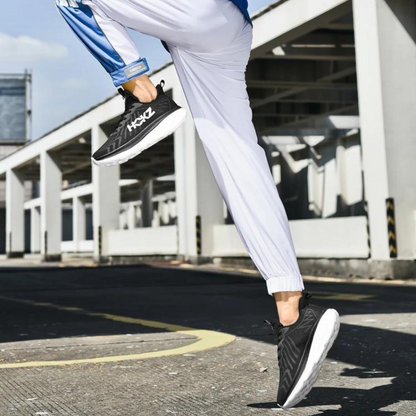 "Hokz Carbon ortopædisk lyseblå løbesko til mænd med støddæmpende sål for maksimal komfort og stil."