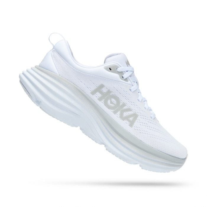 "Hvide sporty sneakers i letvægtsdesign med elegant og moderne udseende, mesh-materiale og reflekterende detaljer."
