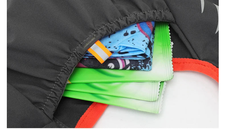 Hydreringsvest i gråt stof med justerbare snore og 2 bløde flasker. Perfekt til trailløb. Reflekterende detaljer øger synligh