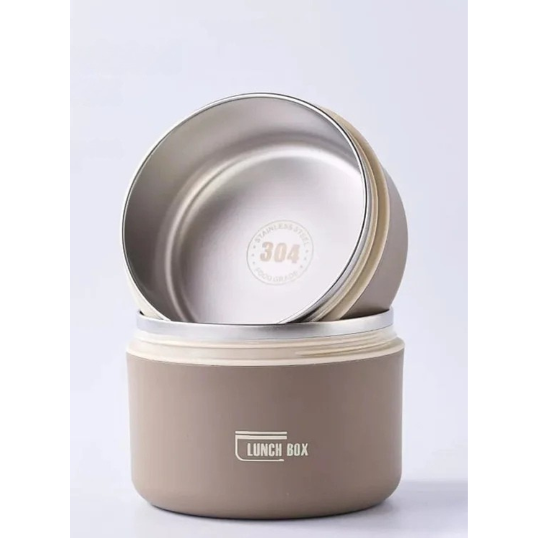 "Isoleret madkasse i rustfrit stål, lækagesikker med stilfuldt design til mænd, ideel til varme måltider på farten."