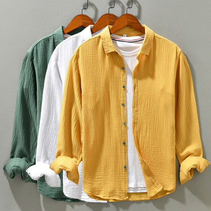 "Jakob herreskjorte i åndbar bomuld med klassisk design, i gule, grønne, hvide og sorte farver."