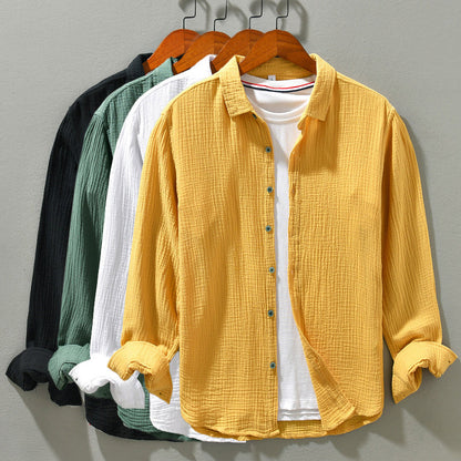 "Jakob herreskjorte i åndbar bomuld med klassisk design, i gule, grønne, hvide og sorte farver."