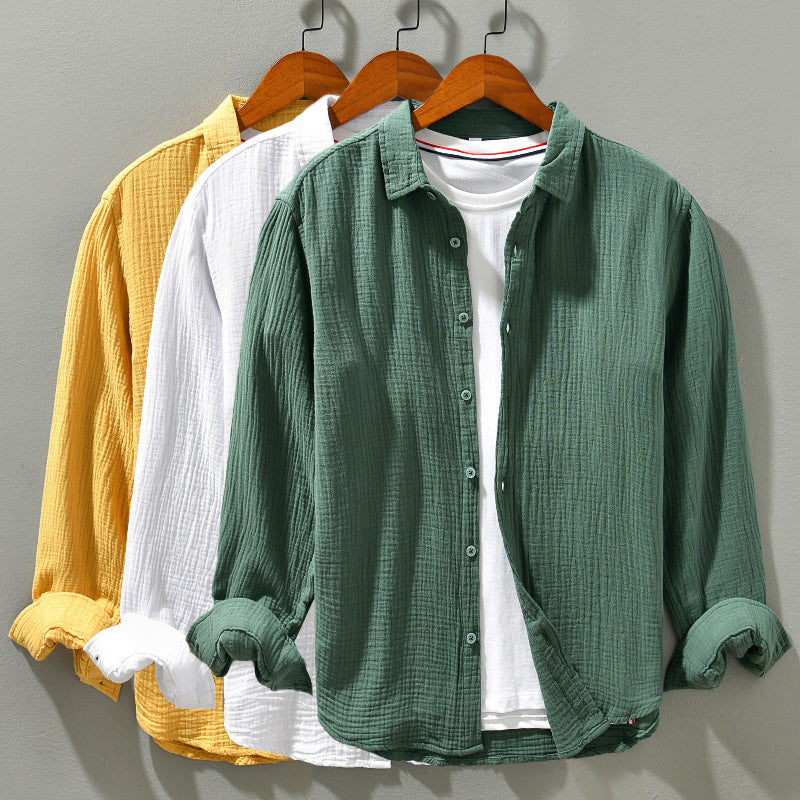 "Jakob herreskjorte i åndbar bomuld med klassisk design, i gule, grønne, hvide og sorte farver."