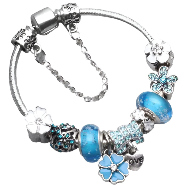 "Klassisk sølvarmbånd for kvinder med elegant blå detalje og håndlavet finish, perfekt til enhver stil og anledning."