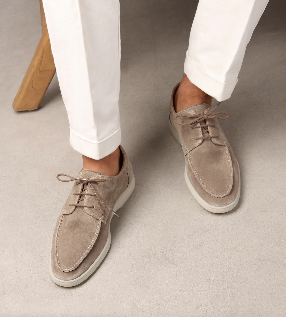 Klassiske khaki læder loafers til mænd med polstret indersål og robust gummisål, perfekt til hverdag og fest.