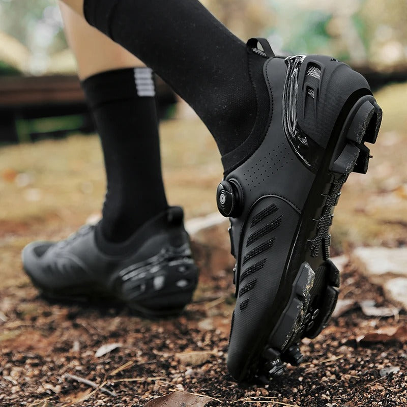 "Komfortable cykelsko med skridsikker sål og justerbar pasform designet til optimal cykelkomfort og stil."