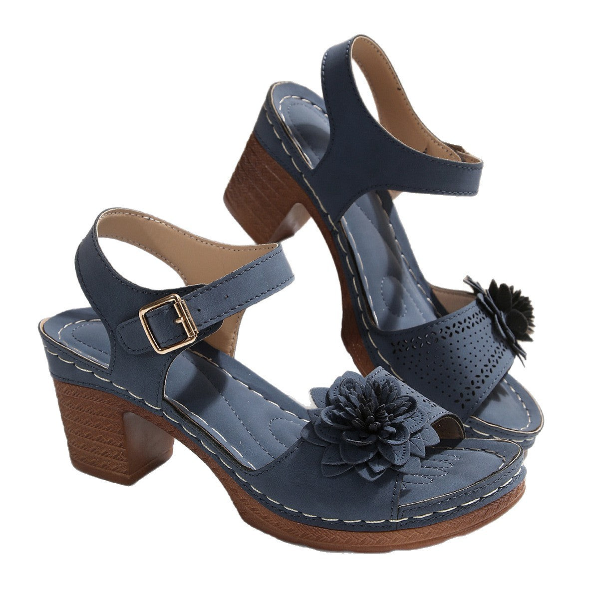 "Komfortable dame blokhælsandaler med unikke blomsterdetaljer, justerbar rem og elegante farver for stilsikker komfort."