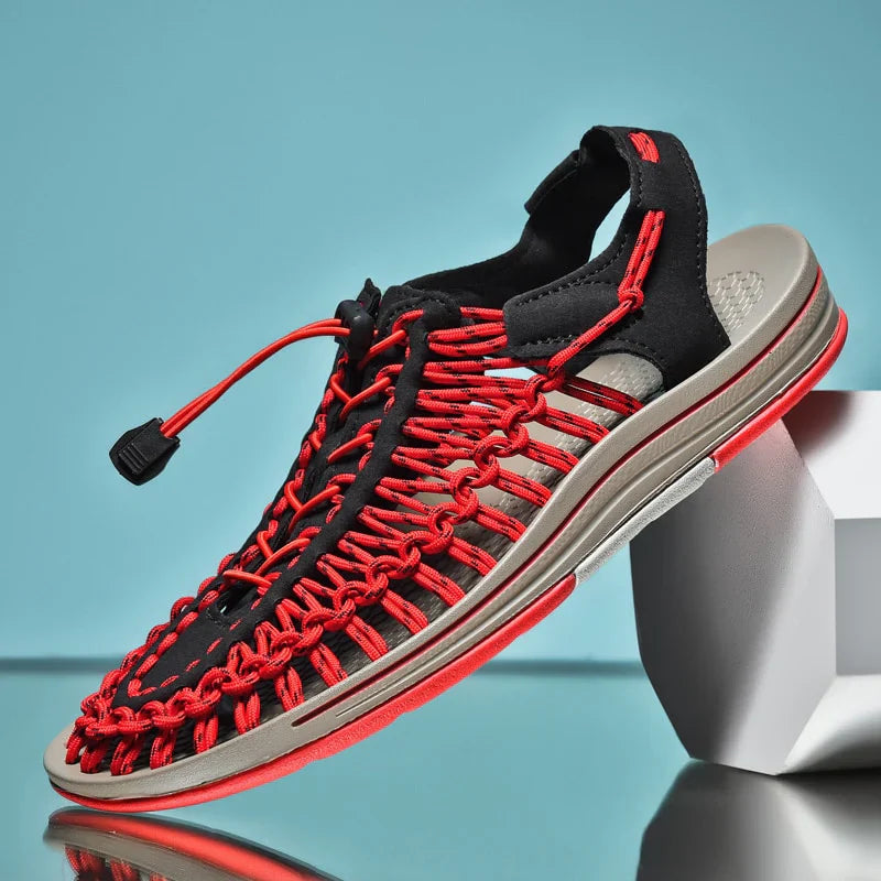 "Komfortable herresandaler til sommer, let design med justerbare remme og åndbart mesh for optimal pasform og kølighed."