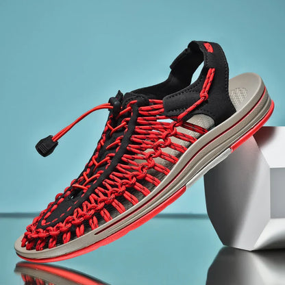 "Komfortable herresandaler til sommer, let design med justerbare remme og åndbart mesh for optimal pasform og kølighed."