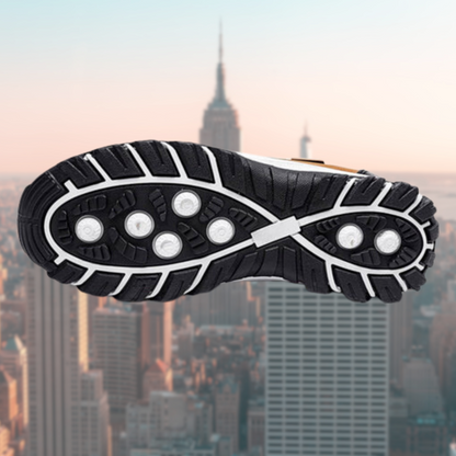 "Komfortable ortopædiske herresko uden snørebånd, i brun og grå, med skridsikker sål, perfekt til daglig brug."