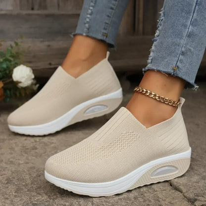 "Komfortable slip-on sneakers til kvinder, støttende og åndbare i flere farver, ergonomisk design og skridsikker sål."