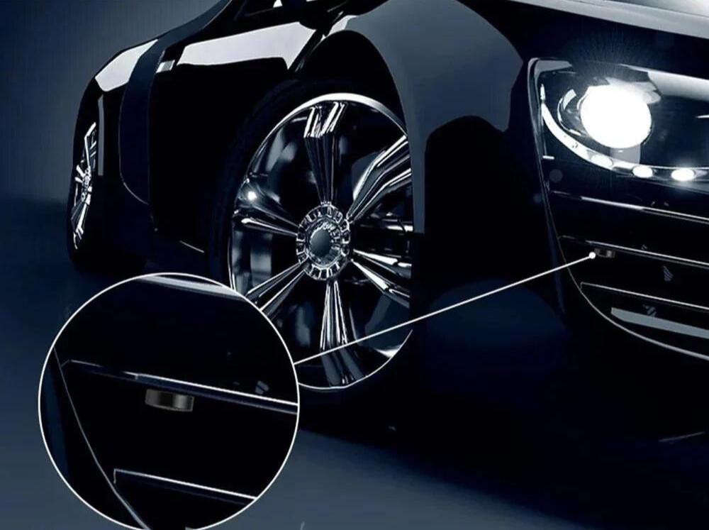 "Kompakt og diskret mini GPS tracker med lang batteritid, magnetisk montering og vejrbestandigt design til sporing."