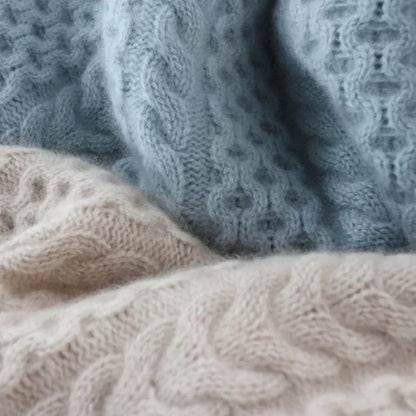 "Kvinder Kashmir rullekravesweater i blå, ekstra blød med elegant rullekrave og tidløst design, perfekt til vinter."