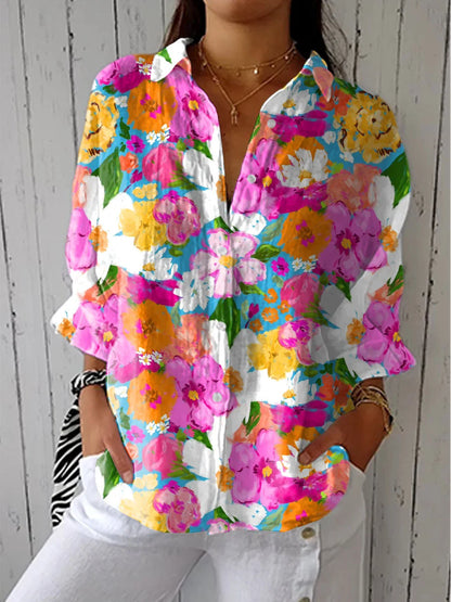 "Kvinders afslappet skjorte med farverigt blomsterprint, kortærmet, let stof, afslappet pasform, frisk og ubesværet look."