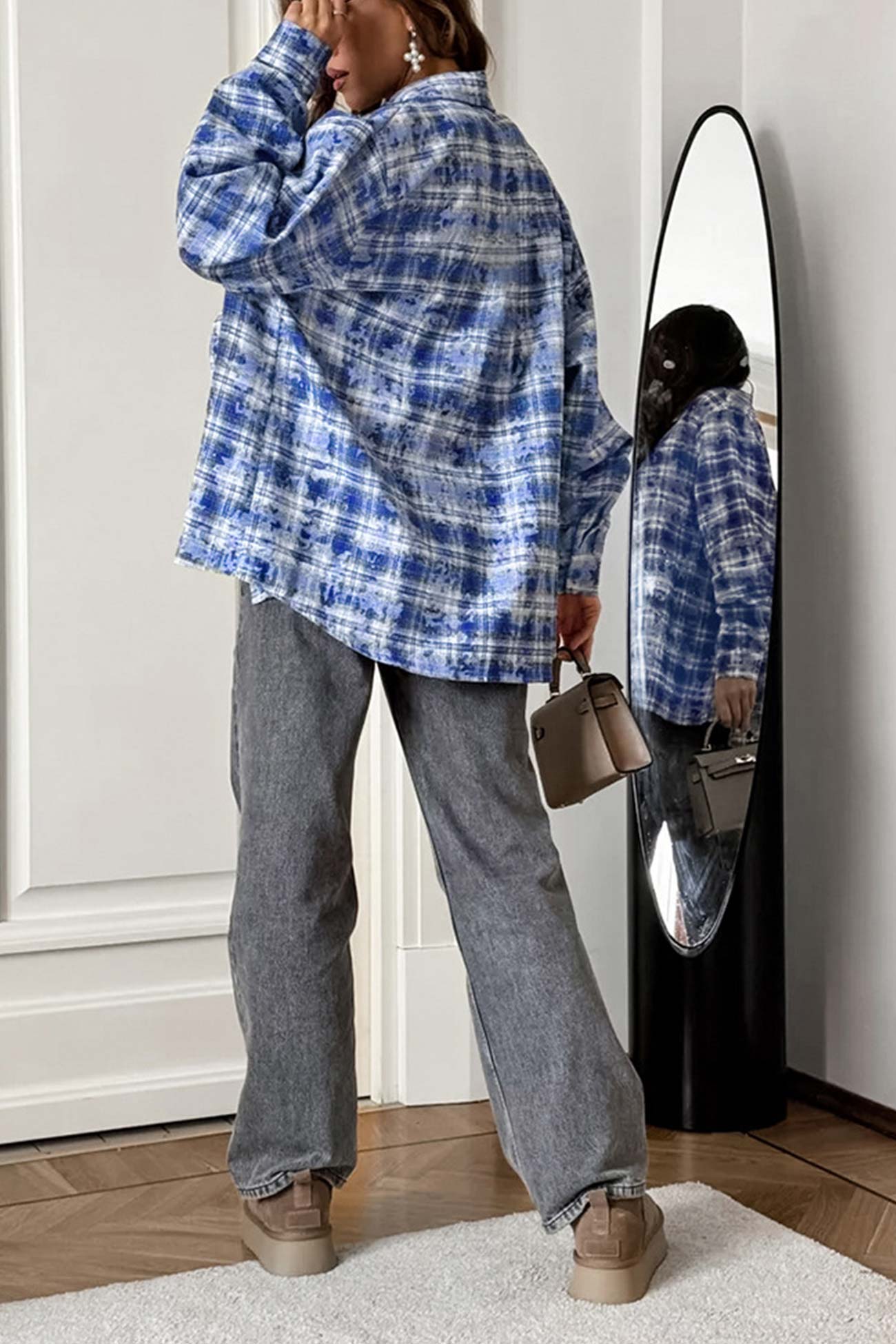 "Kvinders vintage ternet overdimensioneret bluse i blå, grøn og rød, klassisk og elegant design med komfortabel pasform."