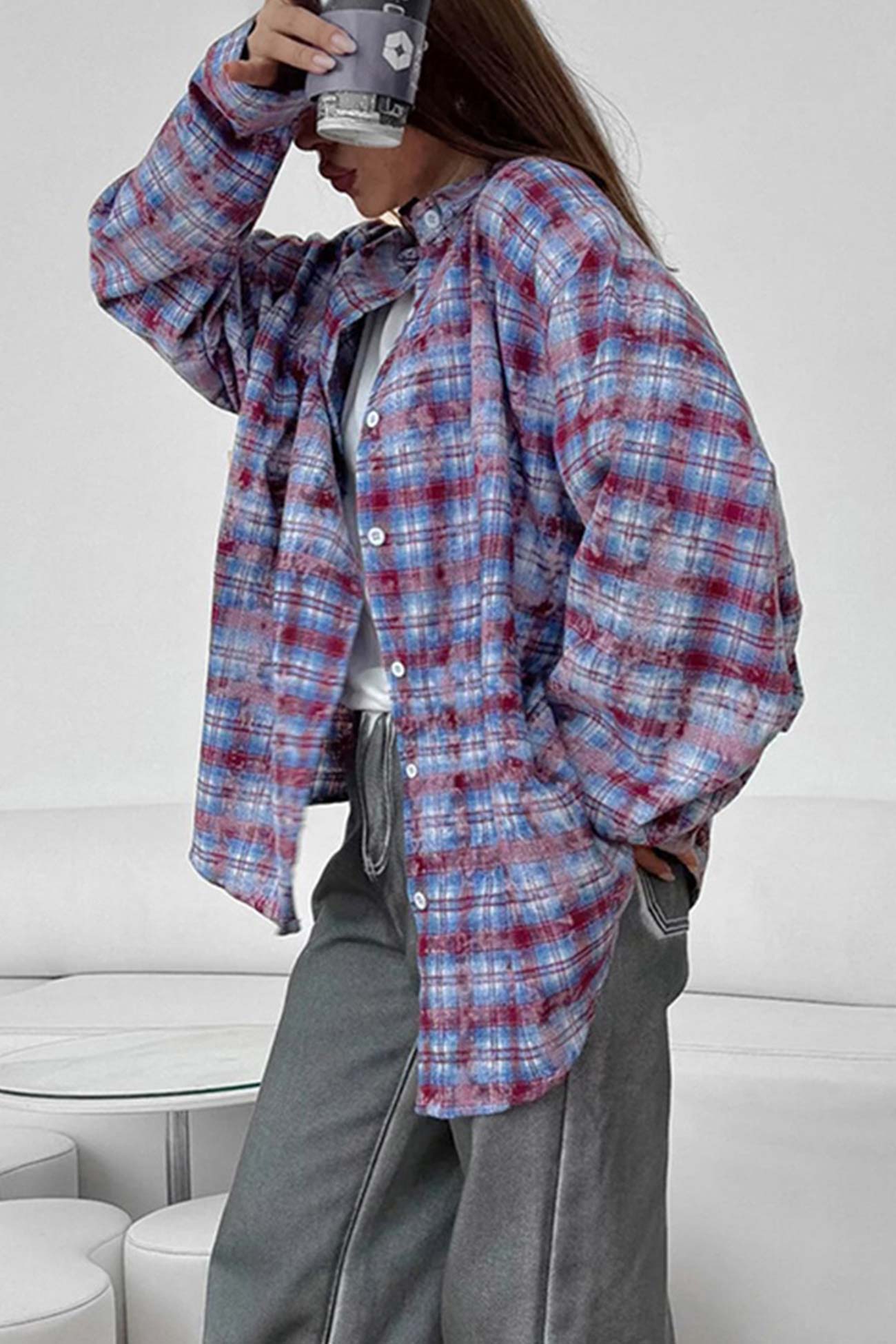 "Kvinders vintage ternet overdimensioneret bluse i blå, grøn og rød, klassisk og elegant design med komfortabel pasform."