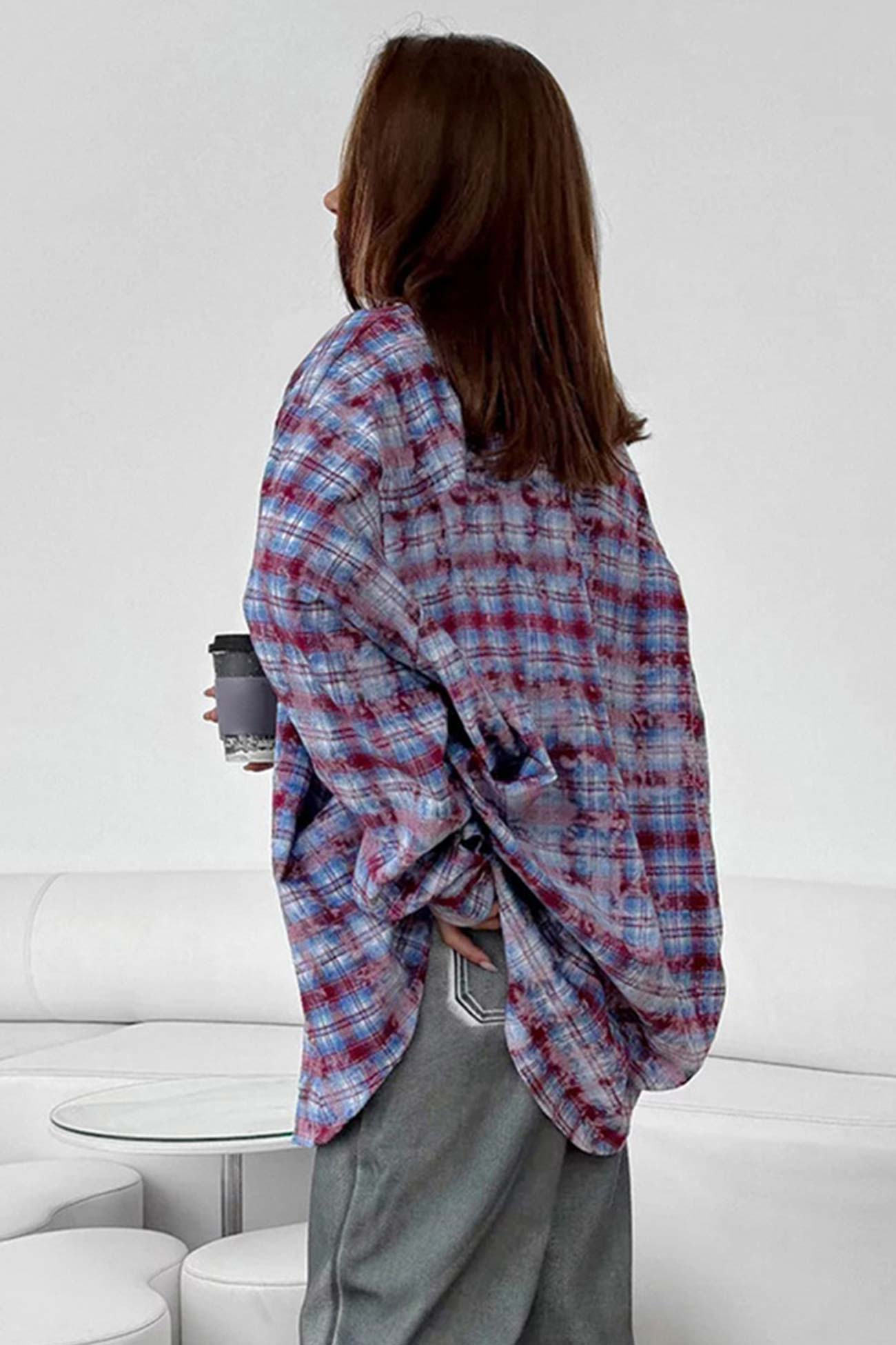 "Kvinders vintage ternet overdimensioneret bluse i blå, grøn og rød, klassisk og elegant design med komfortabel pasform."