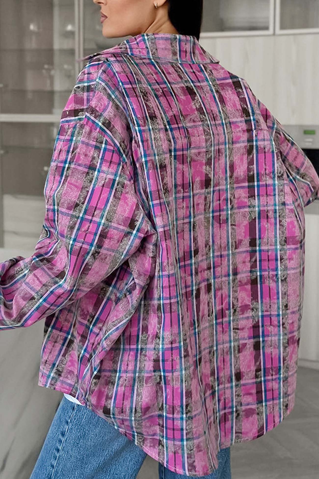 "Kvinders vintage ternet overdimensioneret bluse i blå, grøn og rød, klassisk og elegant design med komfortabel pasform."