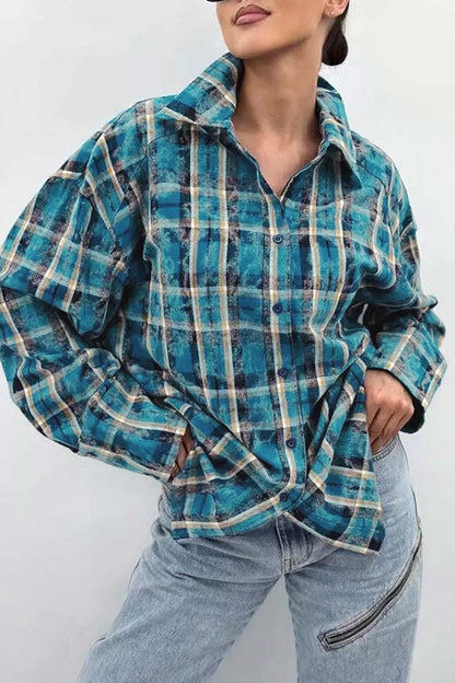 "Kvinders vintage ternet overdimensioneret bluse i blå, grøn og rød, klassisk og elegant design med komfortabel pasform."